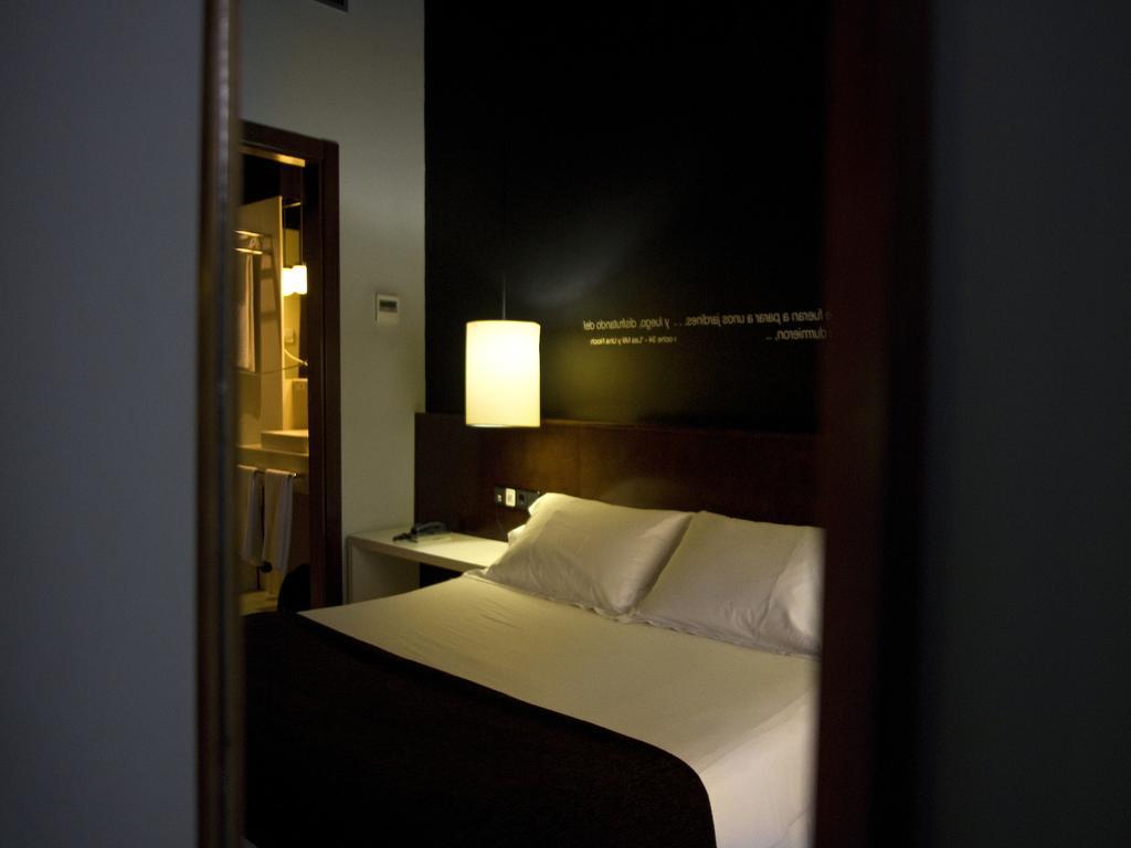 Hostal Badaloni Badalona Rum bild