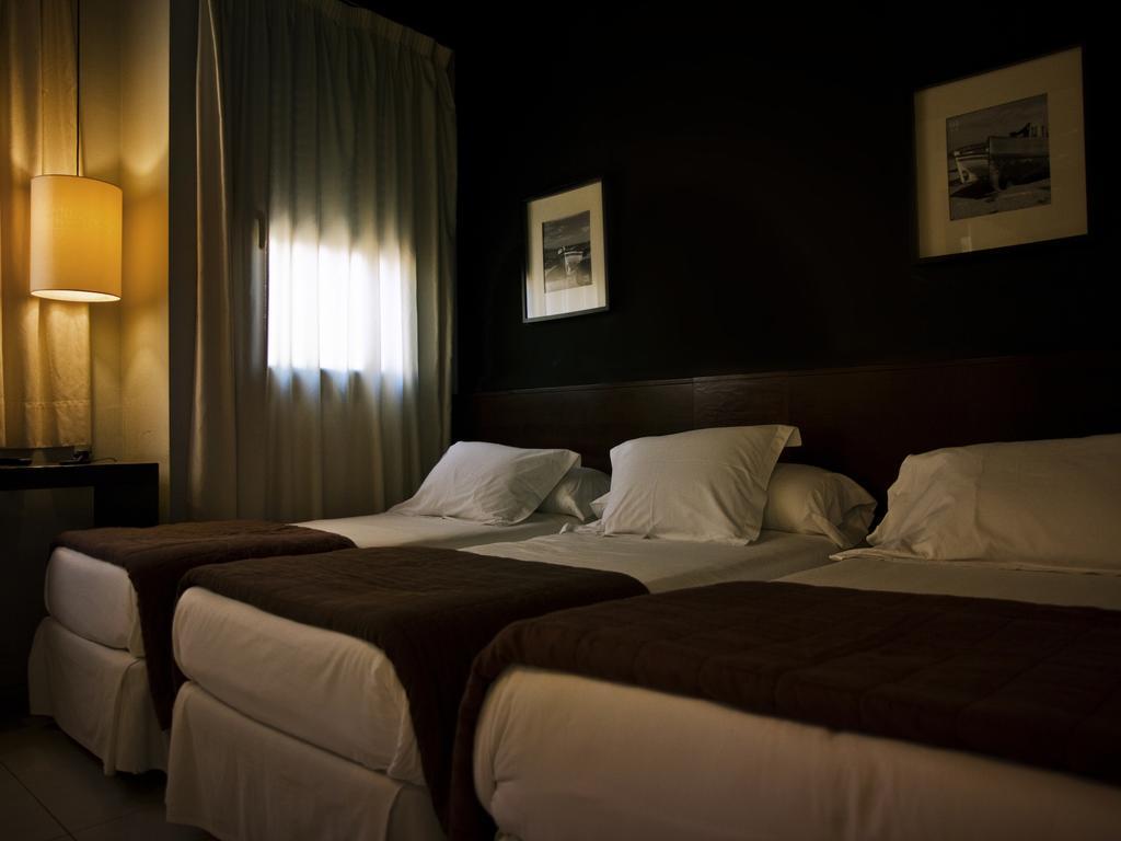 Hostal Badaloni Badalona Rum bild